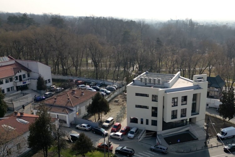 despre CMFO, exterior